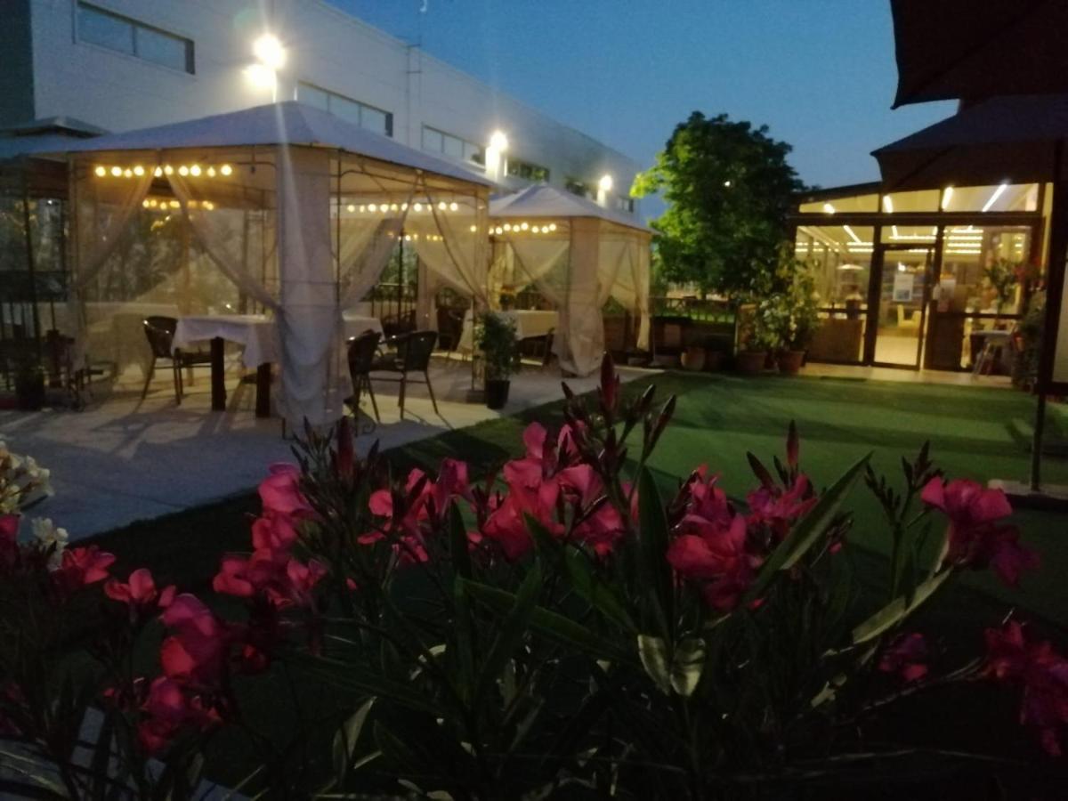 בראשוב Sultan Mehmet Pensiune & Restaurant מראה חיצוני תמונה