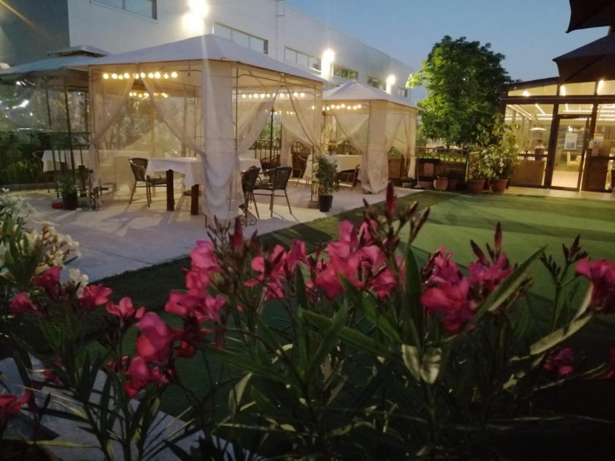 בראשוב Sultan Mehmet Pensiune & Restaurant מראה חיצוני תמונה
